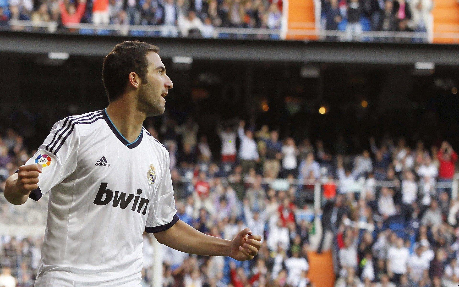 体检先行的转会疑云，雅克松签约背后的拜仁蓝军博弈内幕